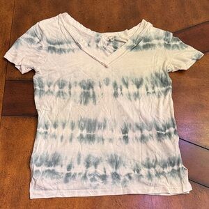 POL Short Sleeve Tie-Dye Tee in Cream and Gray